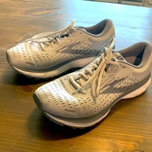 Brooks Ghost 13 Women’s size 10